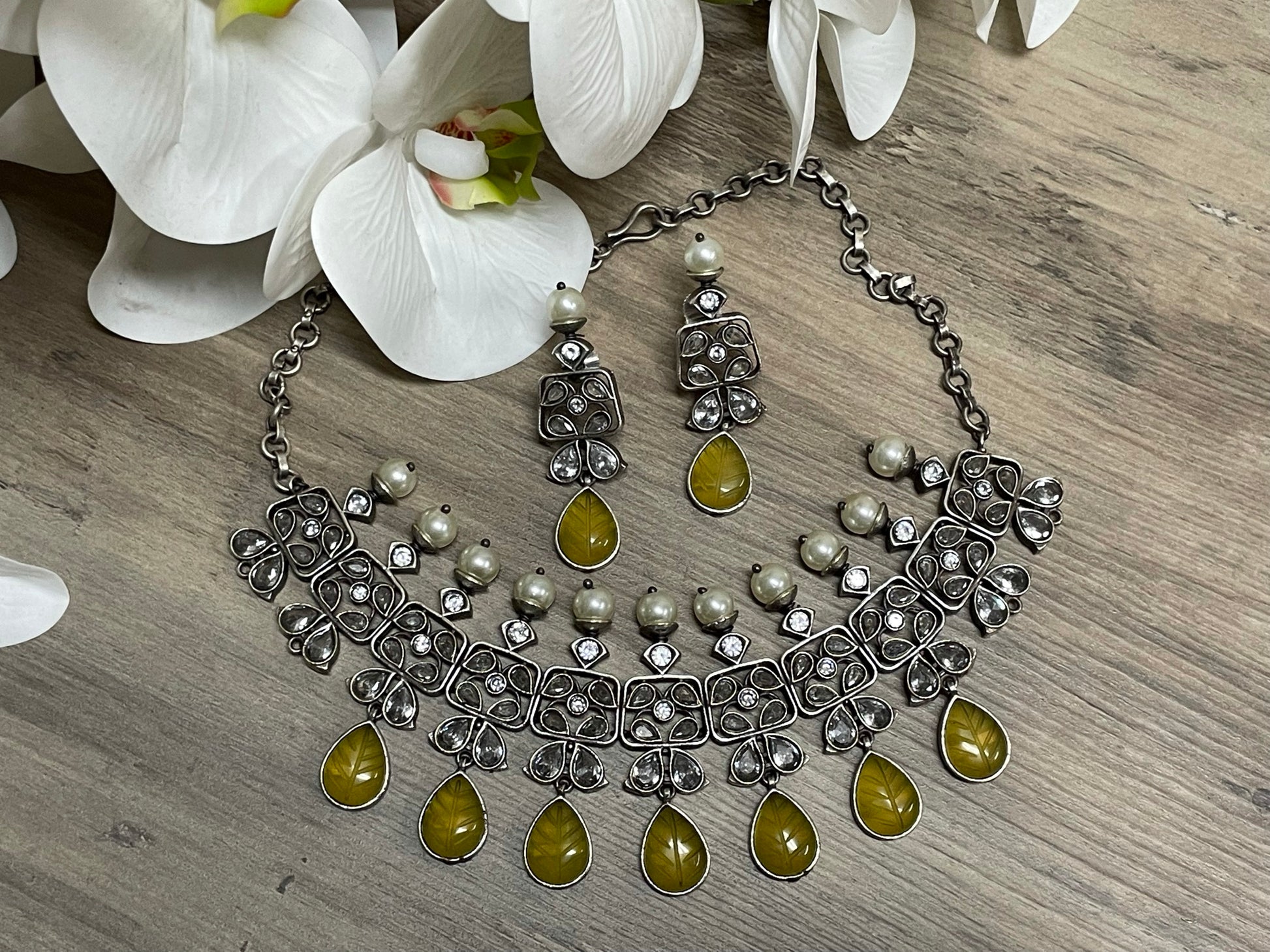 Elegant Sana Choker Necklace Set - Pakistani Jewelry