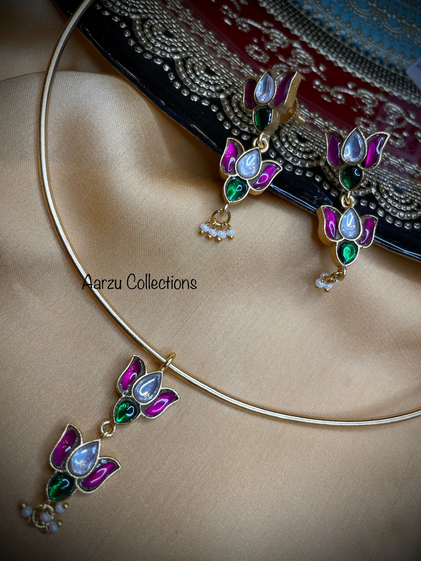 Kundan Jadau lotus hasli pendant set