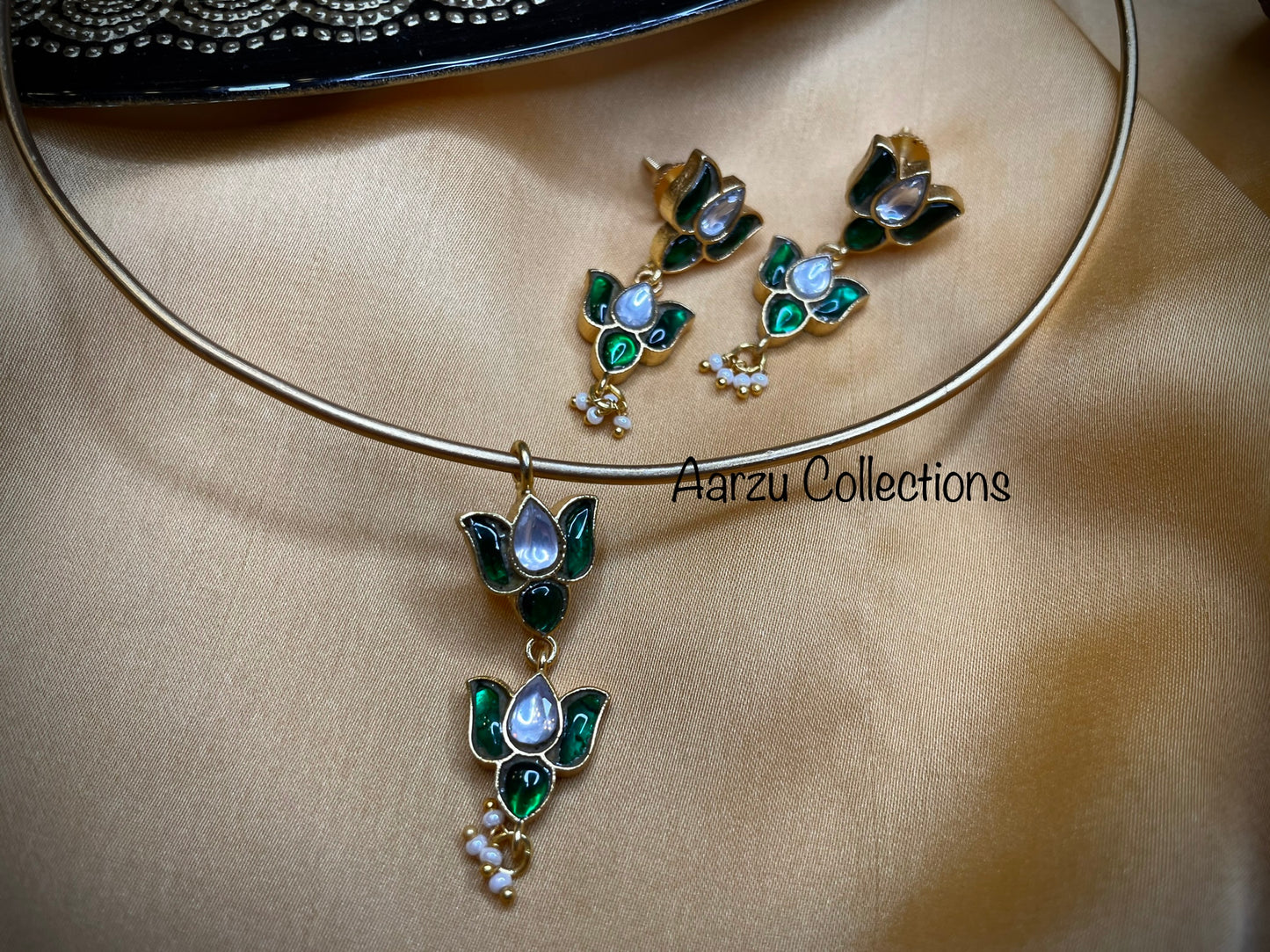 Kundan Jadau lotus hasli pendant set