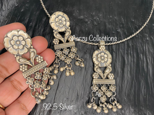 92.5 Silver old look hasli with pendant and earrings - 66 gms